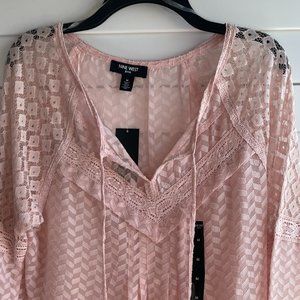 Beautiful NINE WEST lace blouse (M) Coral